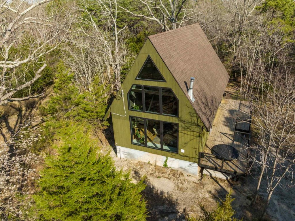 Lokal Chalet in the woods from drone above